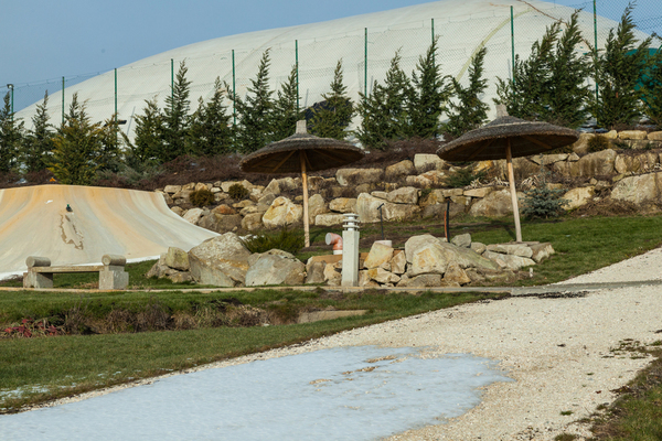 Kő szökőkút és kert szikla